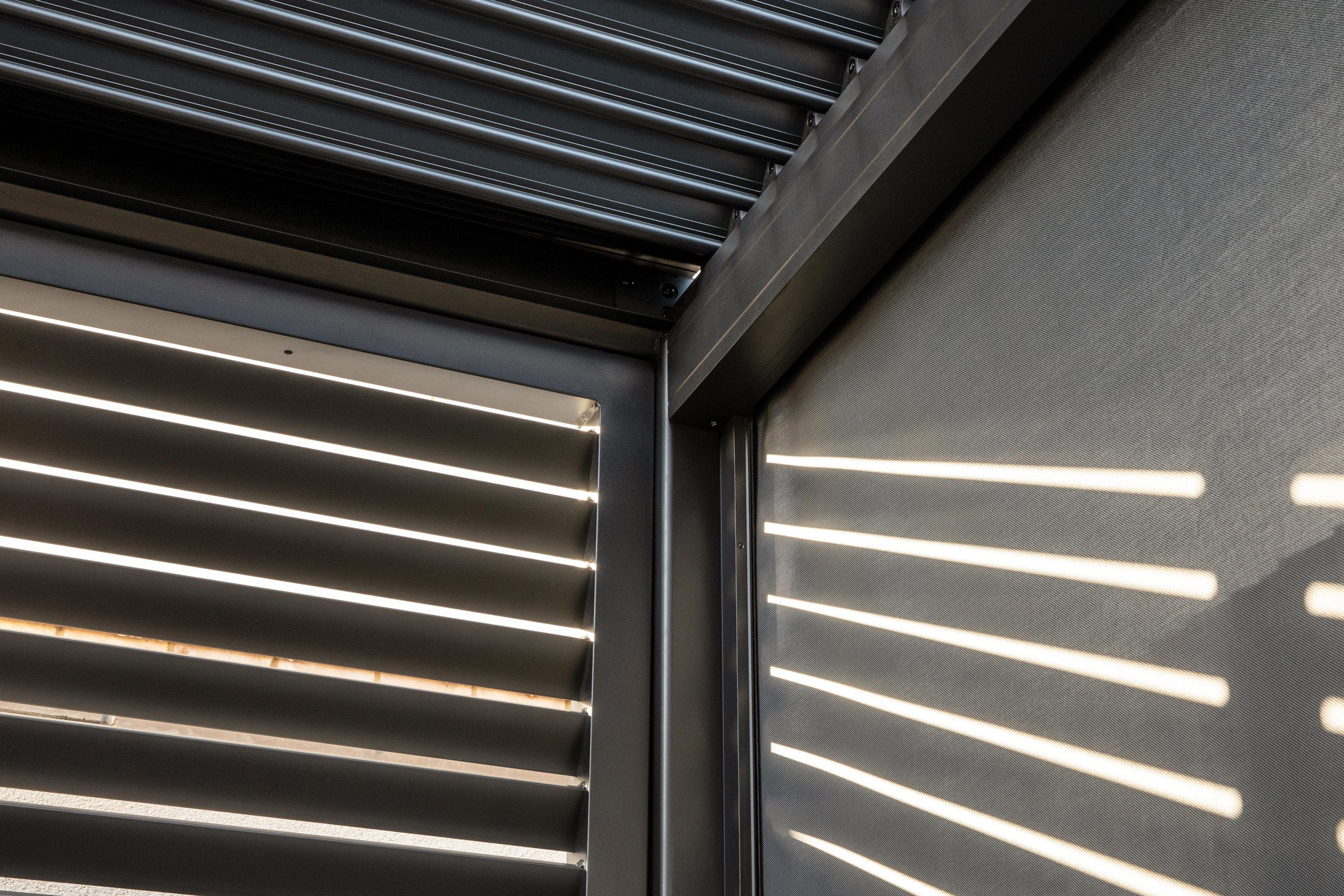 Luxe Pergola Screen - Image 3