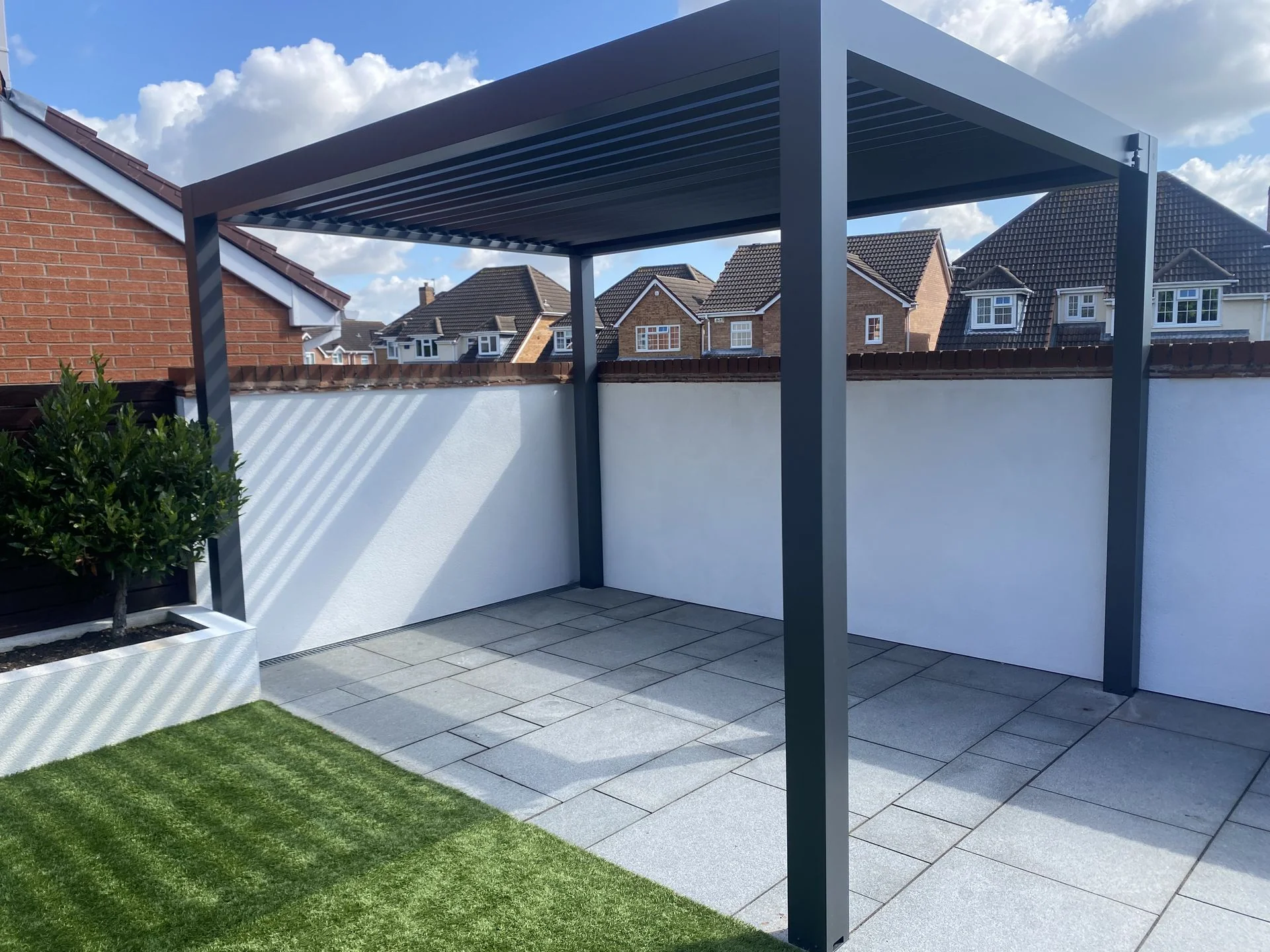 Luxe Manual Louvered Roof LED Aluminium Pergola - Image 3